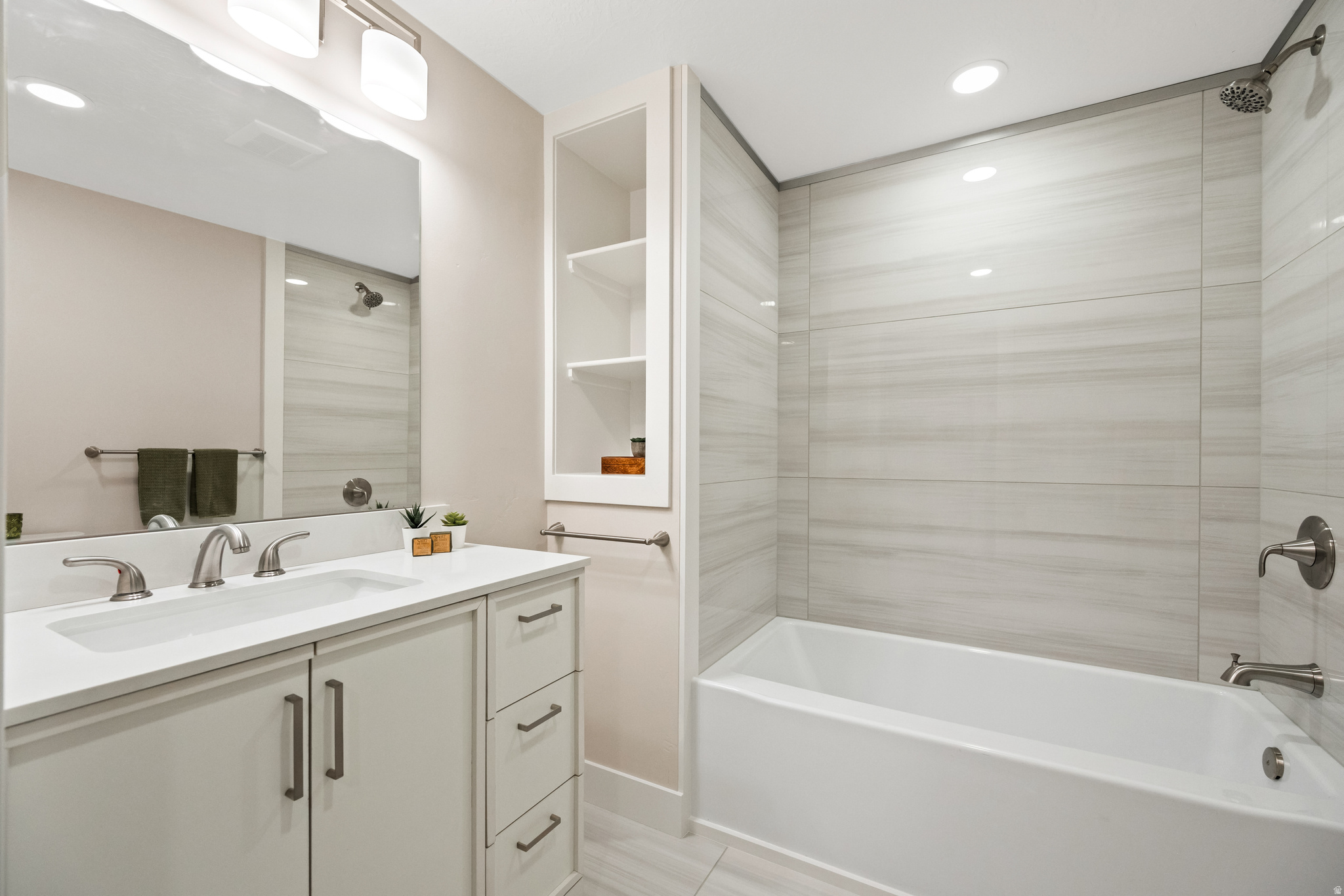 MOUNT AIREY - Residential