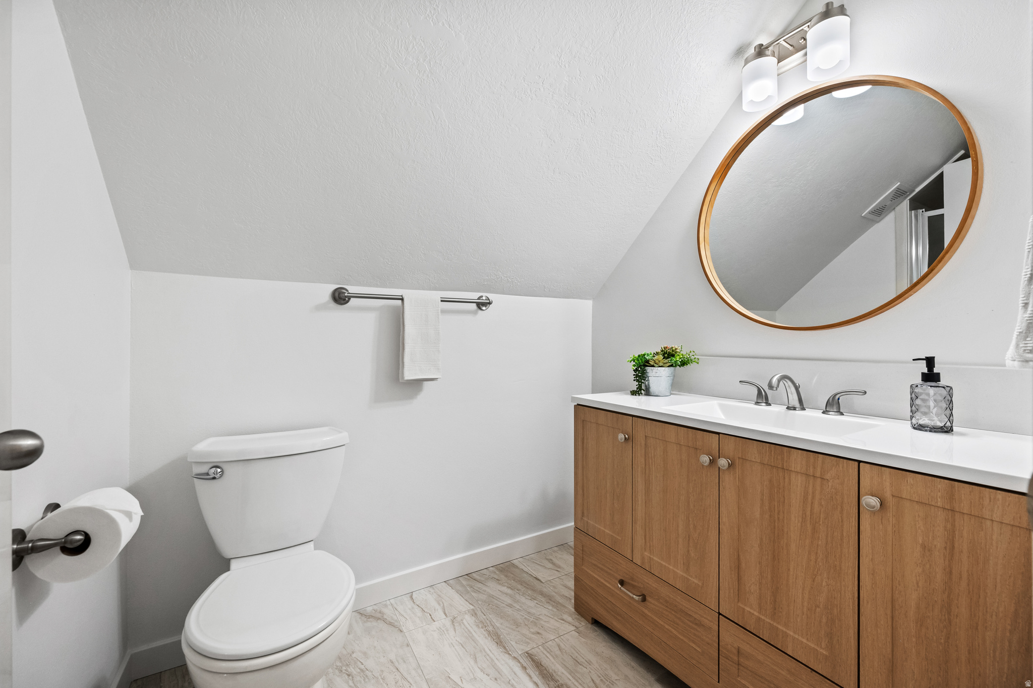 MOUNT AIREY - Residential