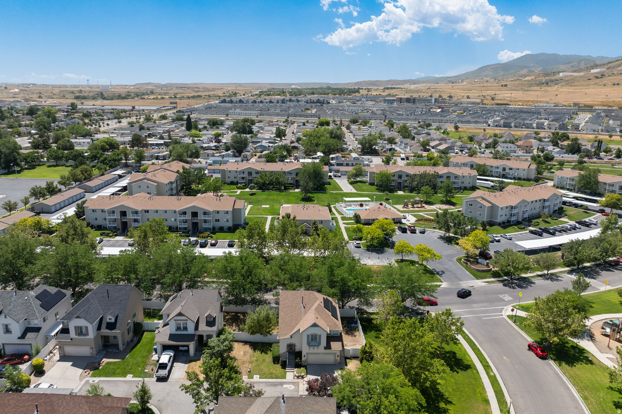 COTTAGES AT ELK RUN - Residential