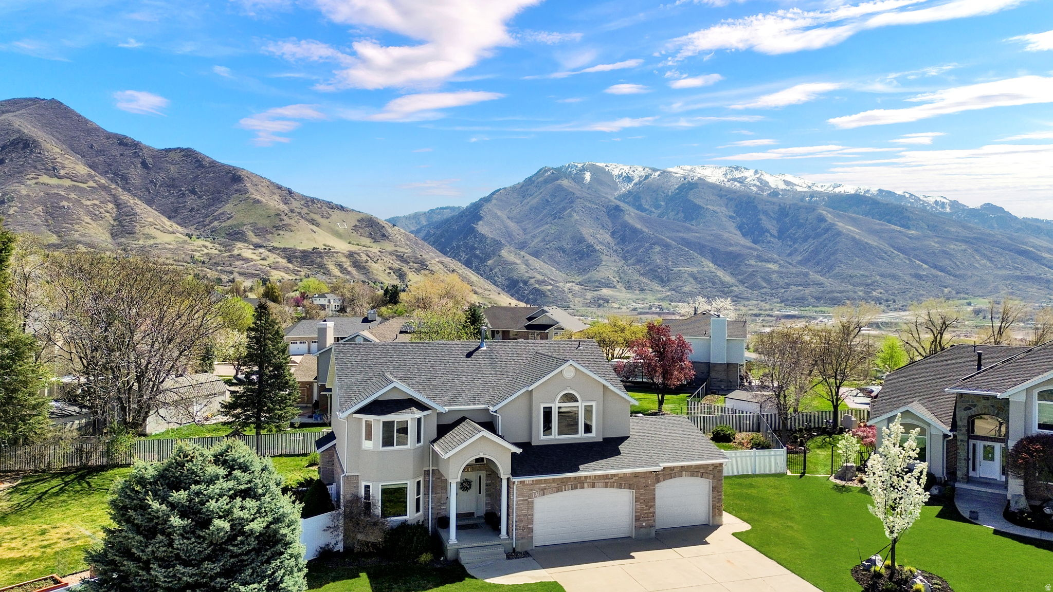 HIGHLANDS BLUFF - Residential