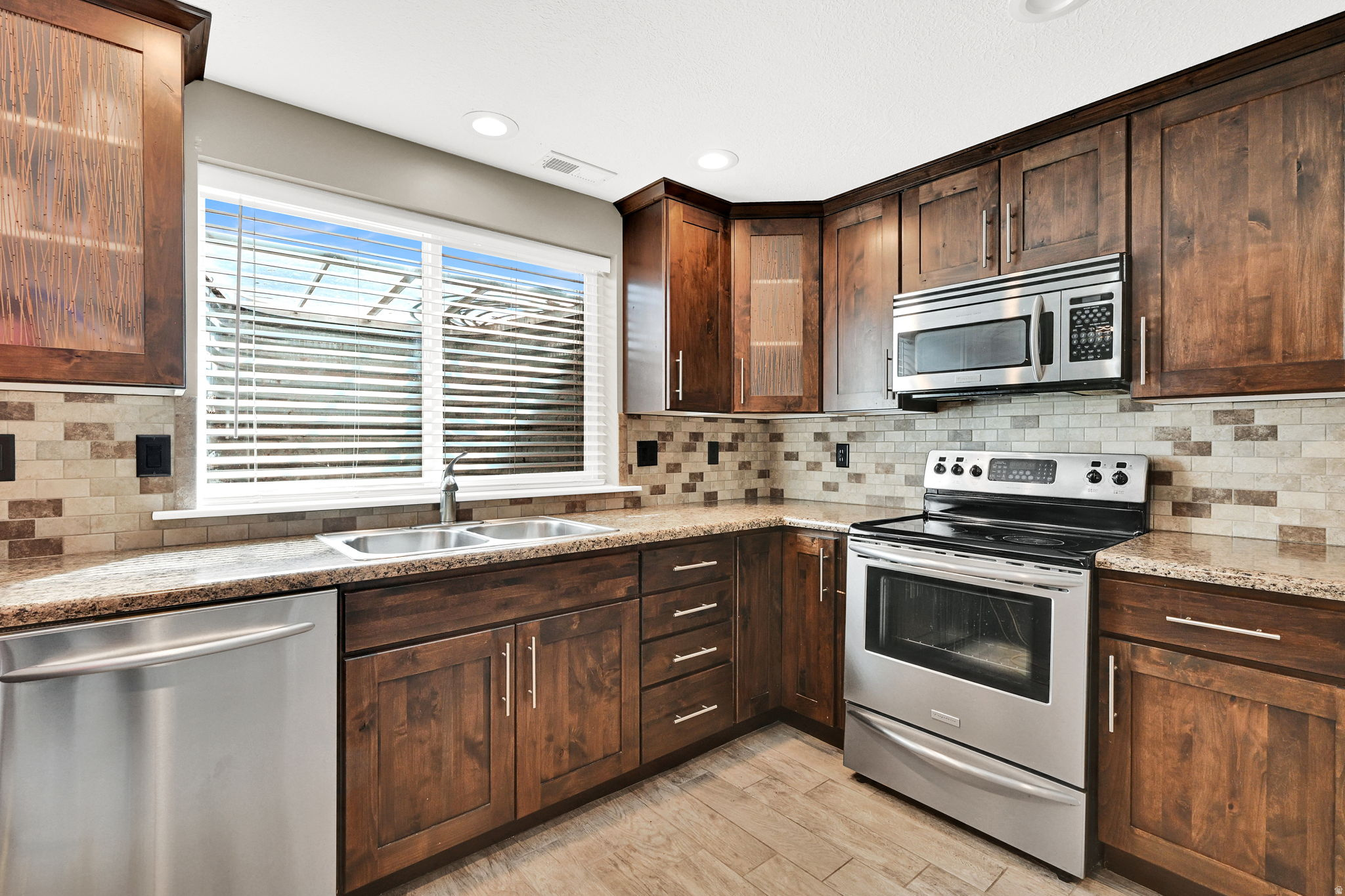 HIGHLANDS BLUFF - Residential