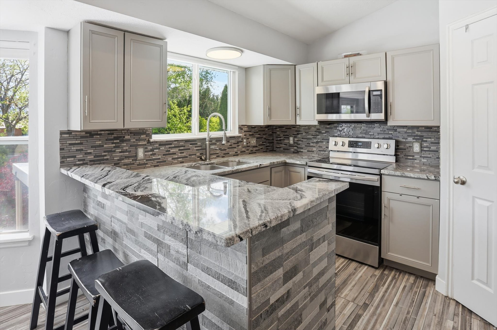 MEDALLION COVE - Residential