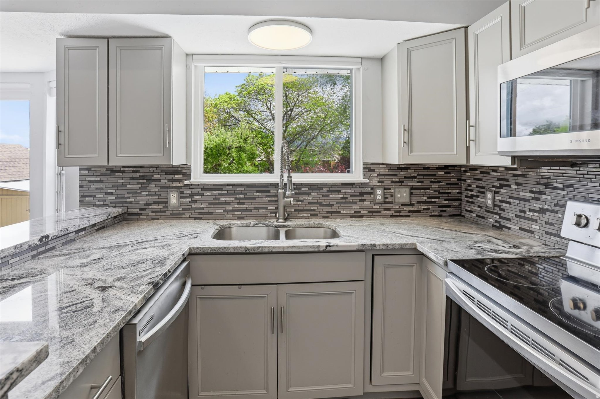 MEDALLION COVE - Residential