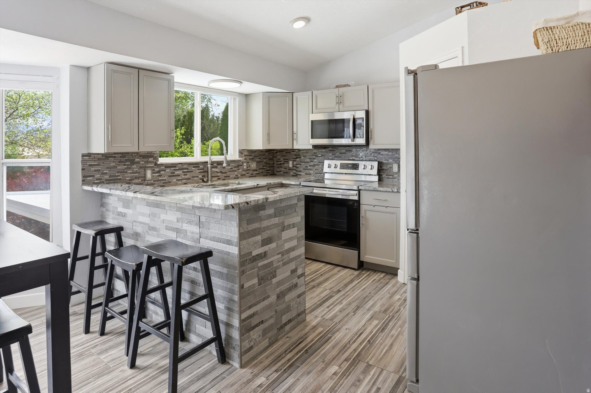 MEDALLION COVE - Residential