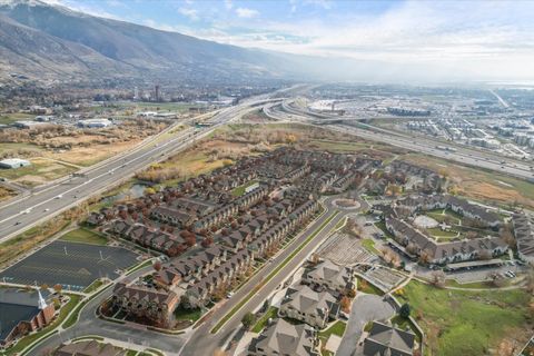 Tiny photo for 907 N FARMINGTON CROSSING Xing W, Farmington, UT 84025 (MLS # 2139491)