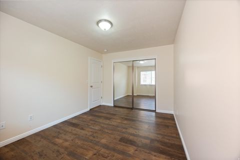 Tiny photo for 907 N FARMINGTON CROSSING Xing W, Farmington, UT 84025 (MLS # 2139491)