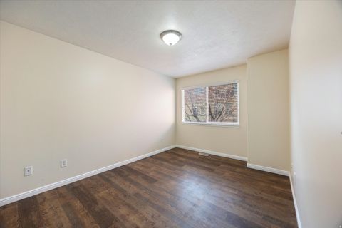Tiny photo for 907 N FARMINGTON CROSSING Xing W, Farmington, UT 84025 (MLS # 2139491)
