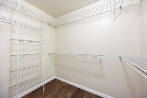 Tiny photo for 907 N FARMINGTON CROSSING Xing W, Farmington, UT 84025 (MLS # 2139491)