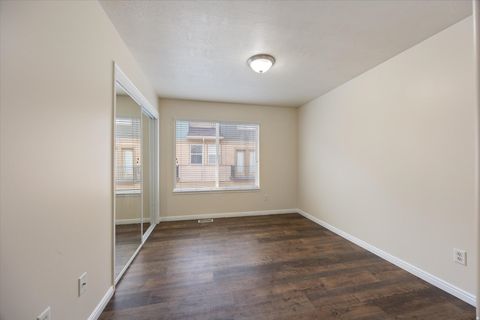 Tiny photo for 907 N FARMINGTON CROSSING Xing W, Farmington, UT 84025 (MLS # 2139491)