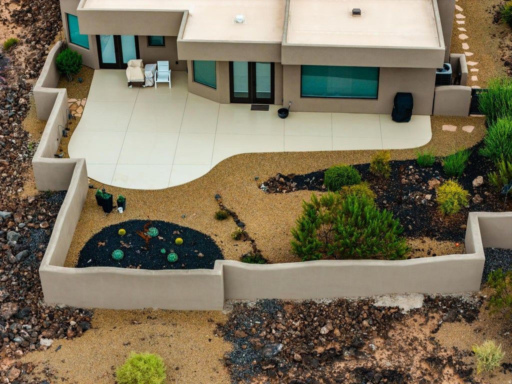 Photo of 18 BOULDER CIR W, Santa Clara, UT 84765 (MLS # 2182474)