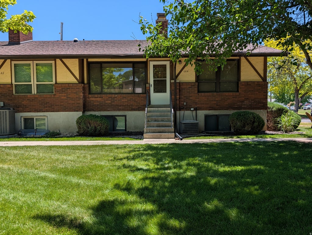 Photo of 644 W LAMPLIGHTER WAY S, Riverdale, UT 84405 (MLS # 2125283)