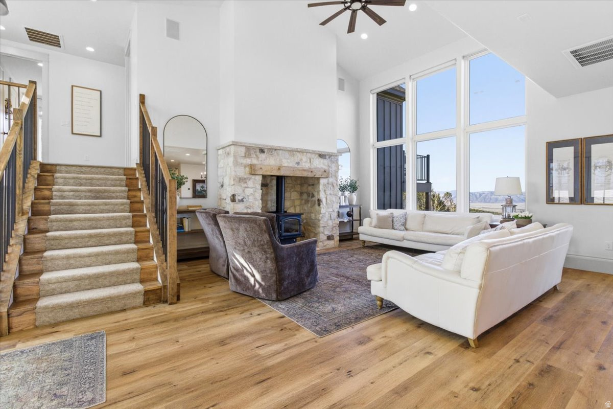 WHISPERING PINES 3 - Residential