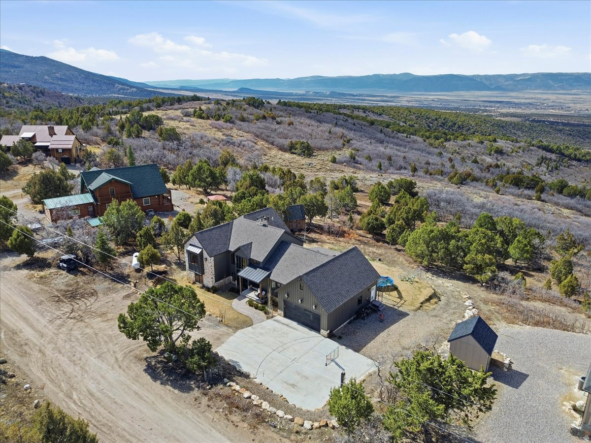 WHISPERING PINES 3 - Residential