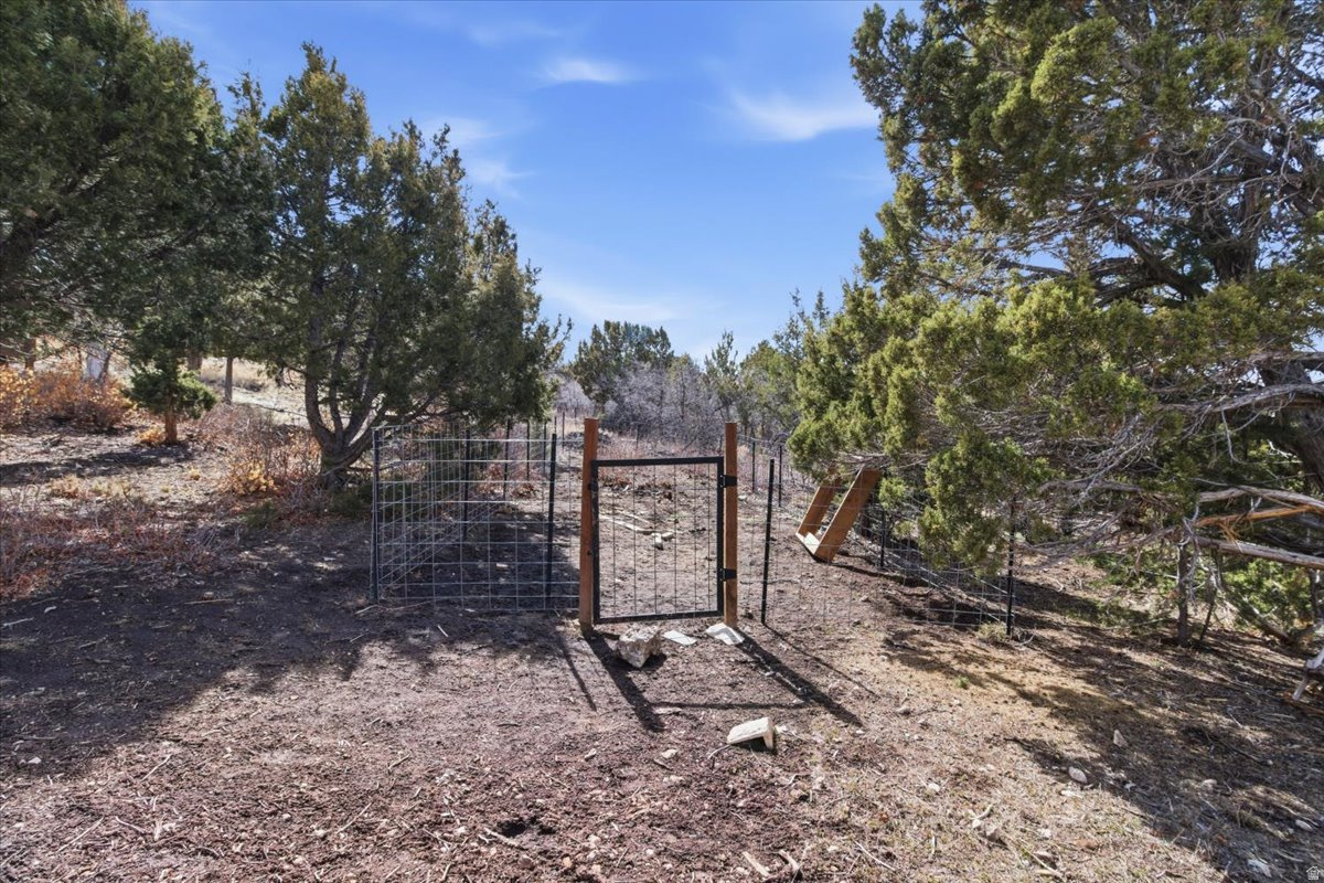 WHISPERING PINES 3 - Residential