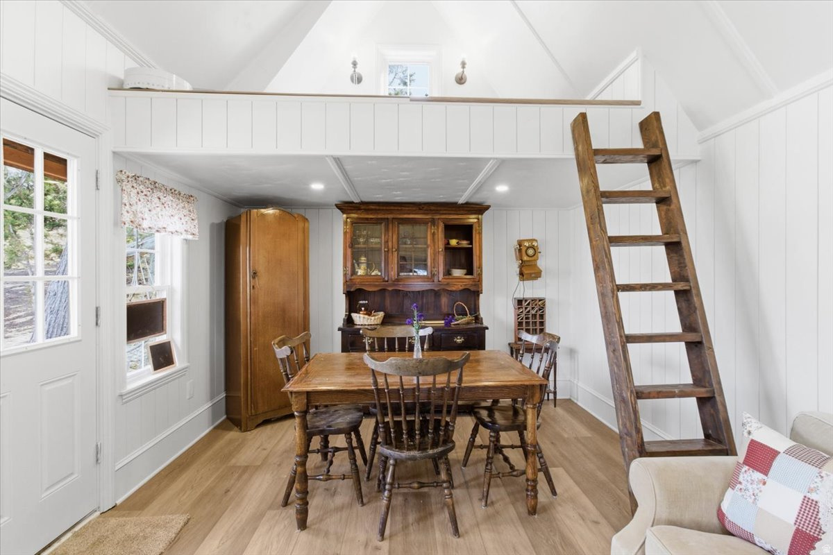 WHISPERING PINES 3 - Residential