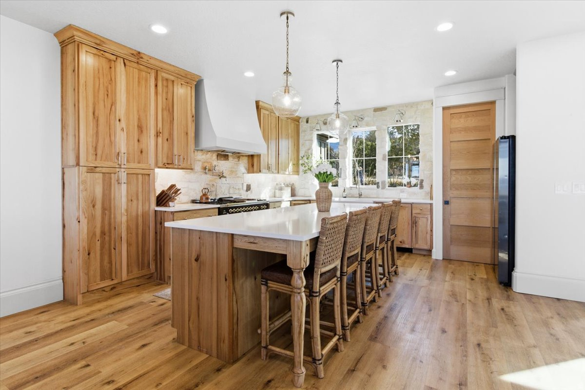 WHISPERING PINES 3 - Residential