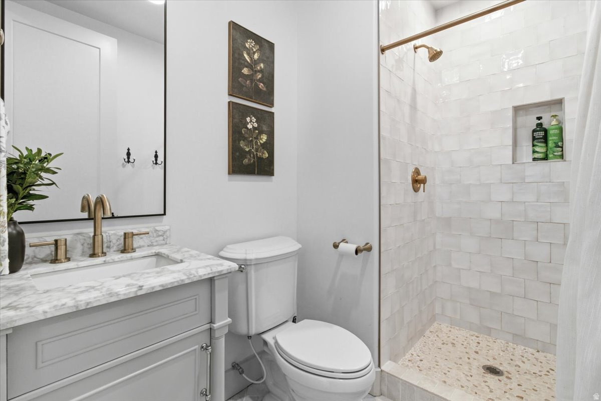 WHISPERING PINES 3 - Residential