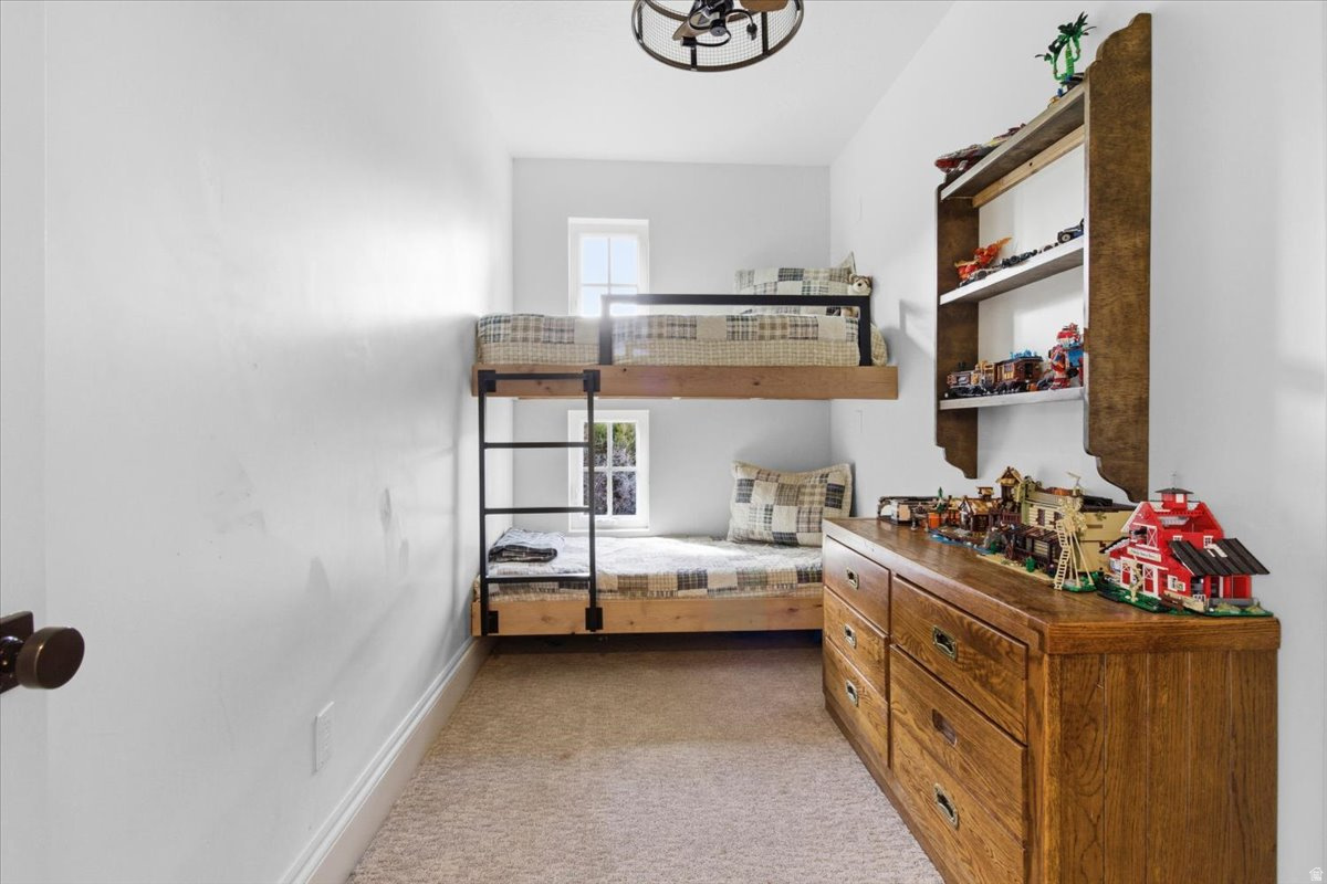 WHISPERING PINES 3 - Residential