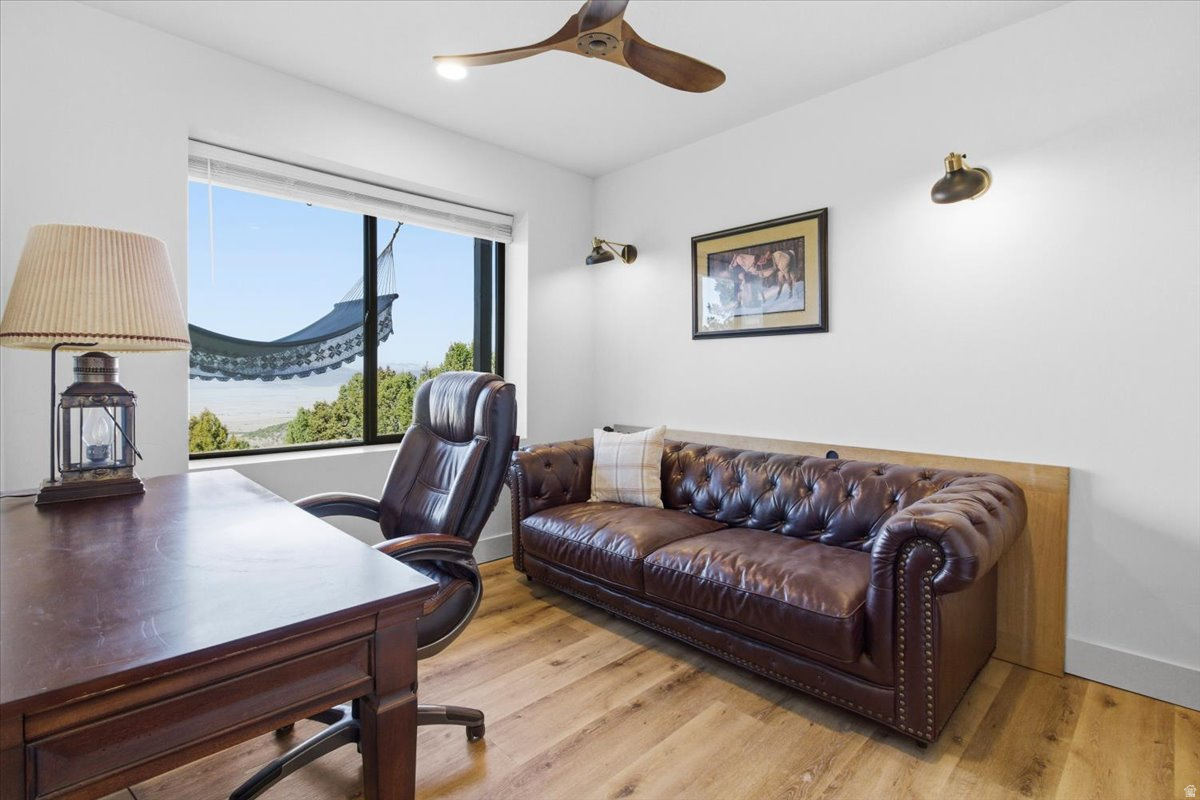 WHISPERING PINES 3 - Residential