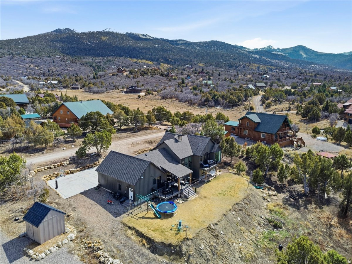 WHISPERING PINES 3 - Residential