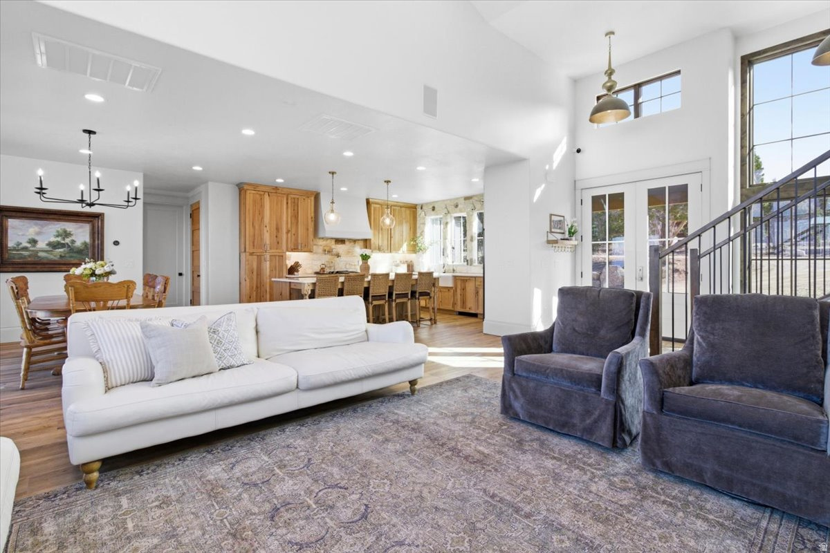 WHISPERING PINES 3 - Residential