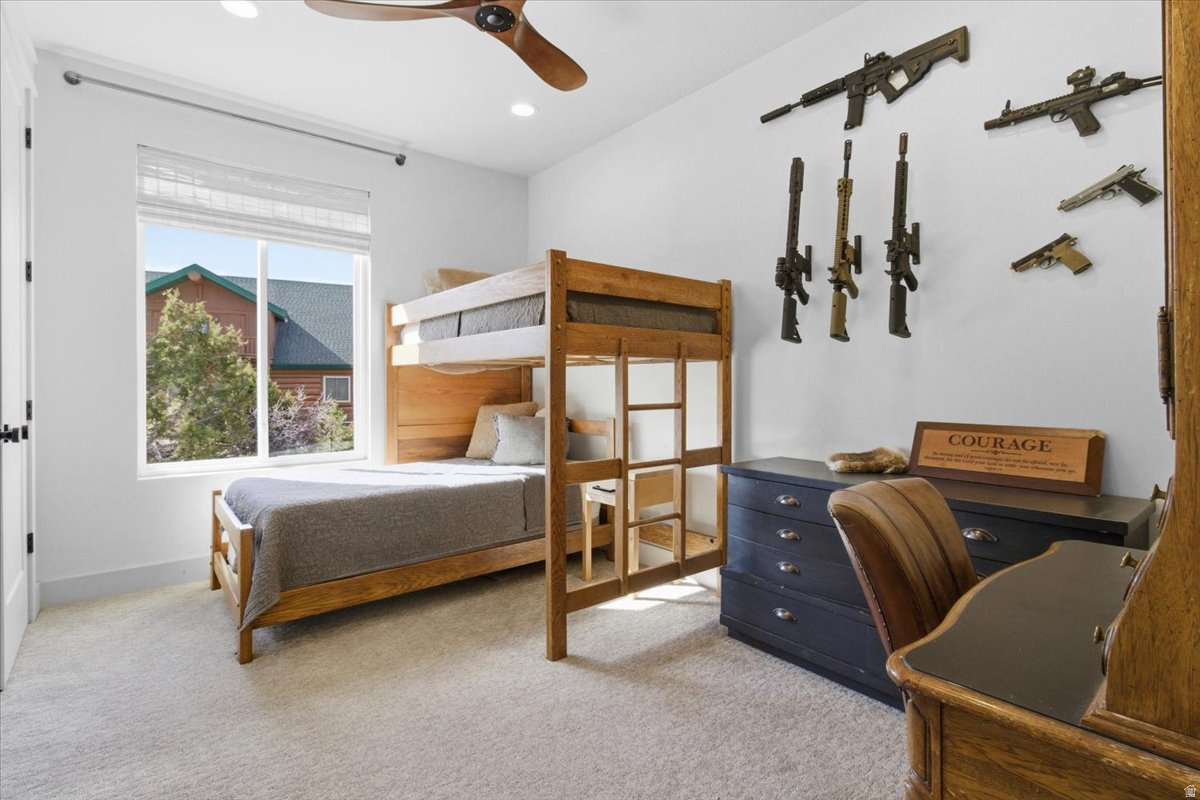 WHISPERING PINES 3 - Residential