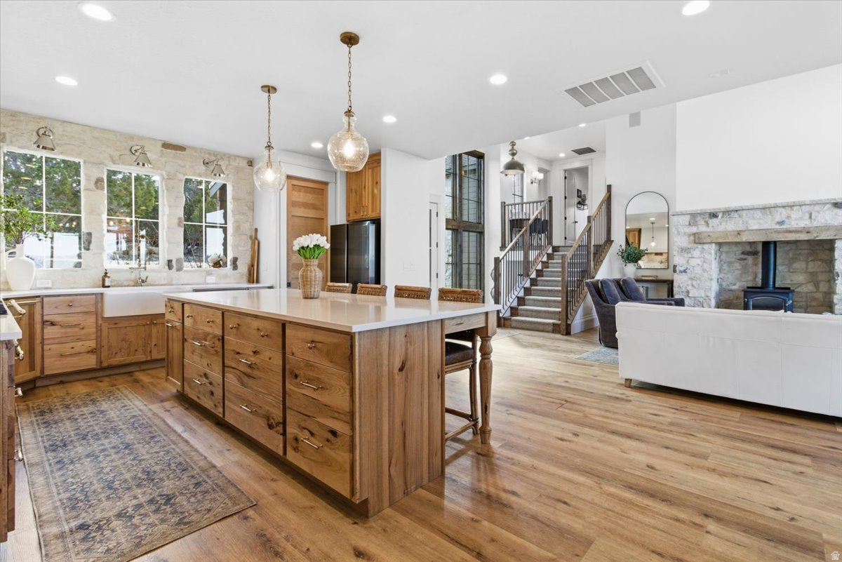 WHISPERING PINES 3 - Residential