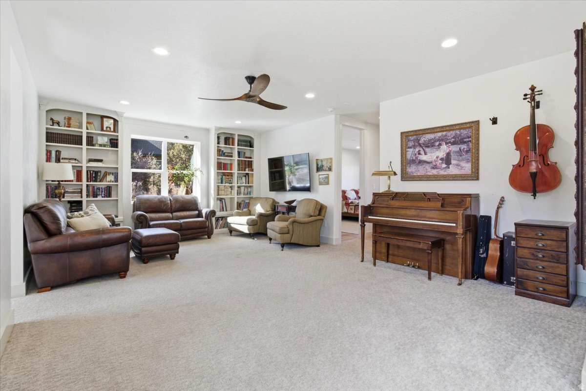 WHISPERING PINES 3 - Residential