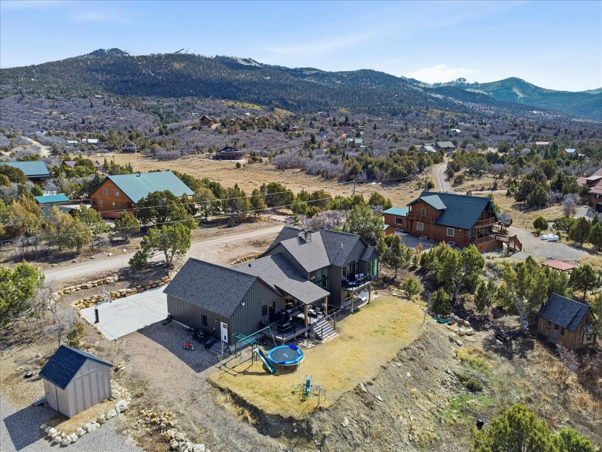 WHISPERING PINES 3 - Residential