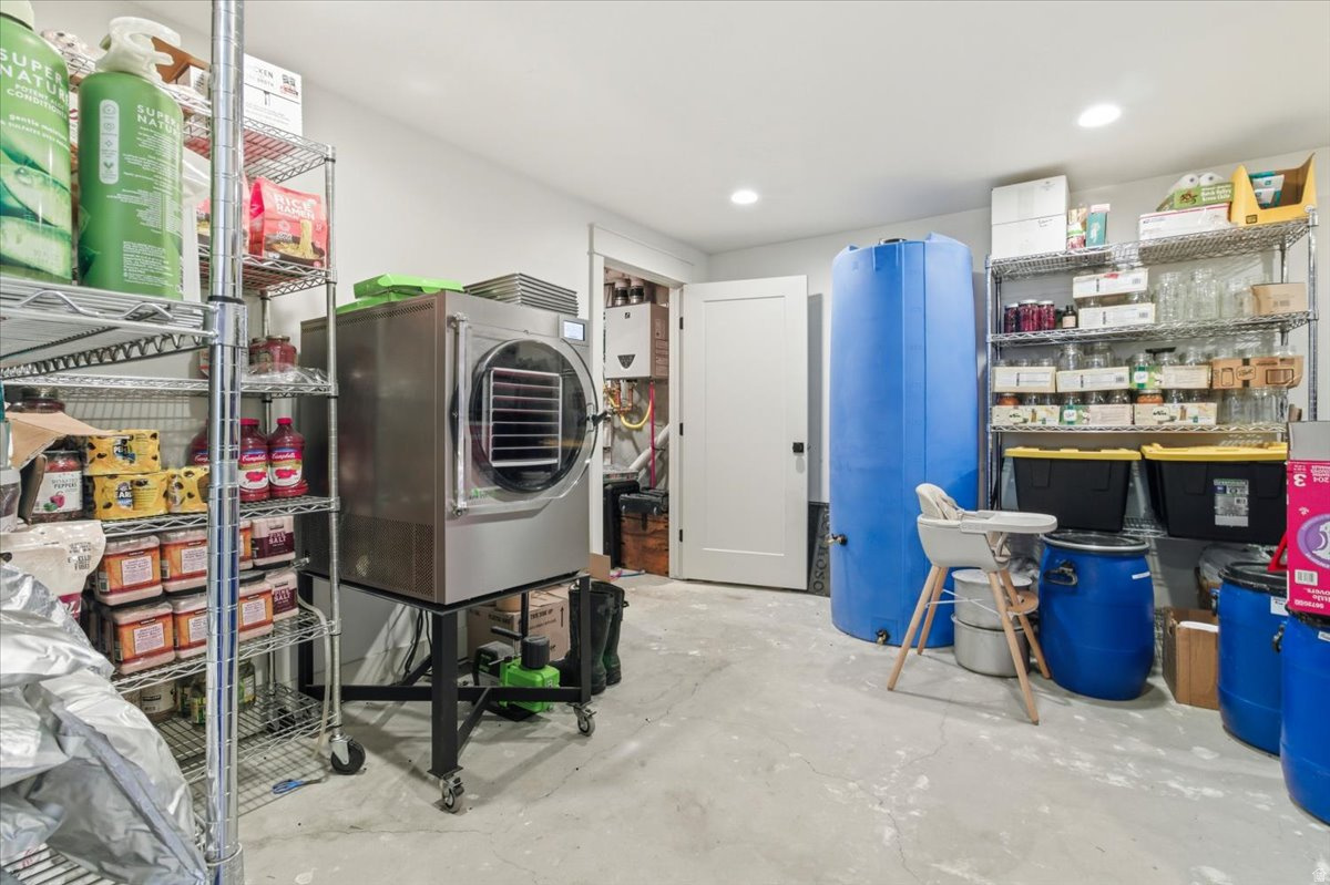 WHISPERING PINES 3 - Residential