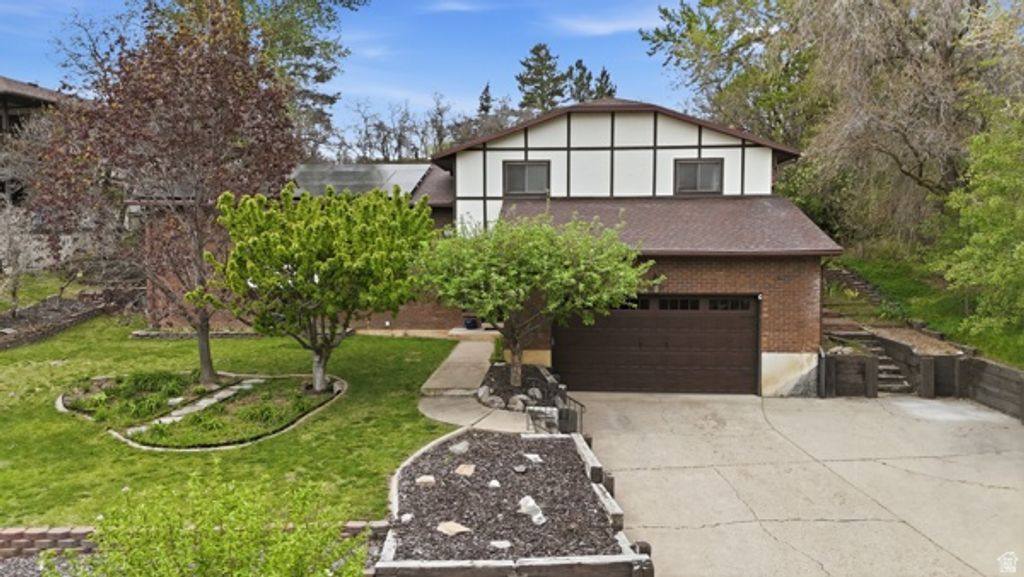 Photo of 2555 E 2050 N, Layton, UT 84040 (MLS # 2152887)