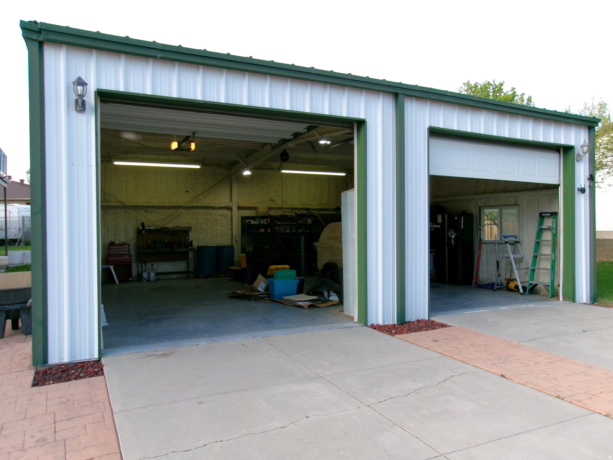 COUNTRY MEADOWS - Residential