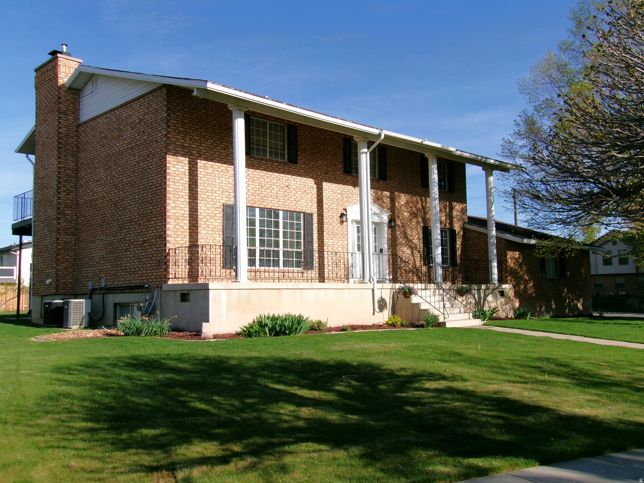 COUNTRY MEADOWS - Residential