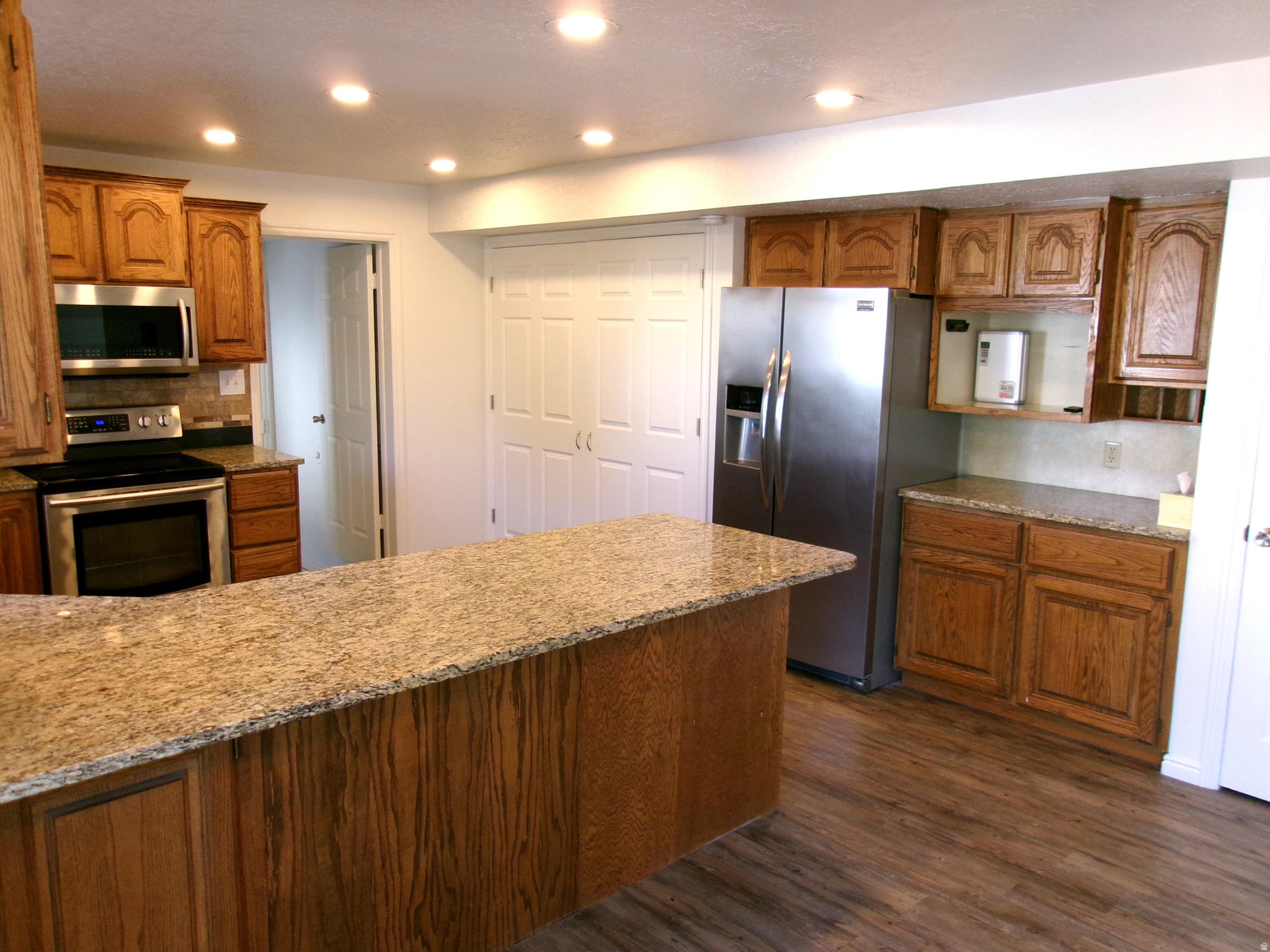 COUNTRY MEADOWS - Residential