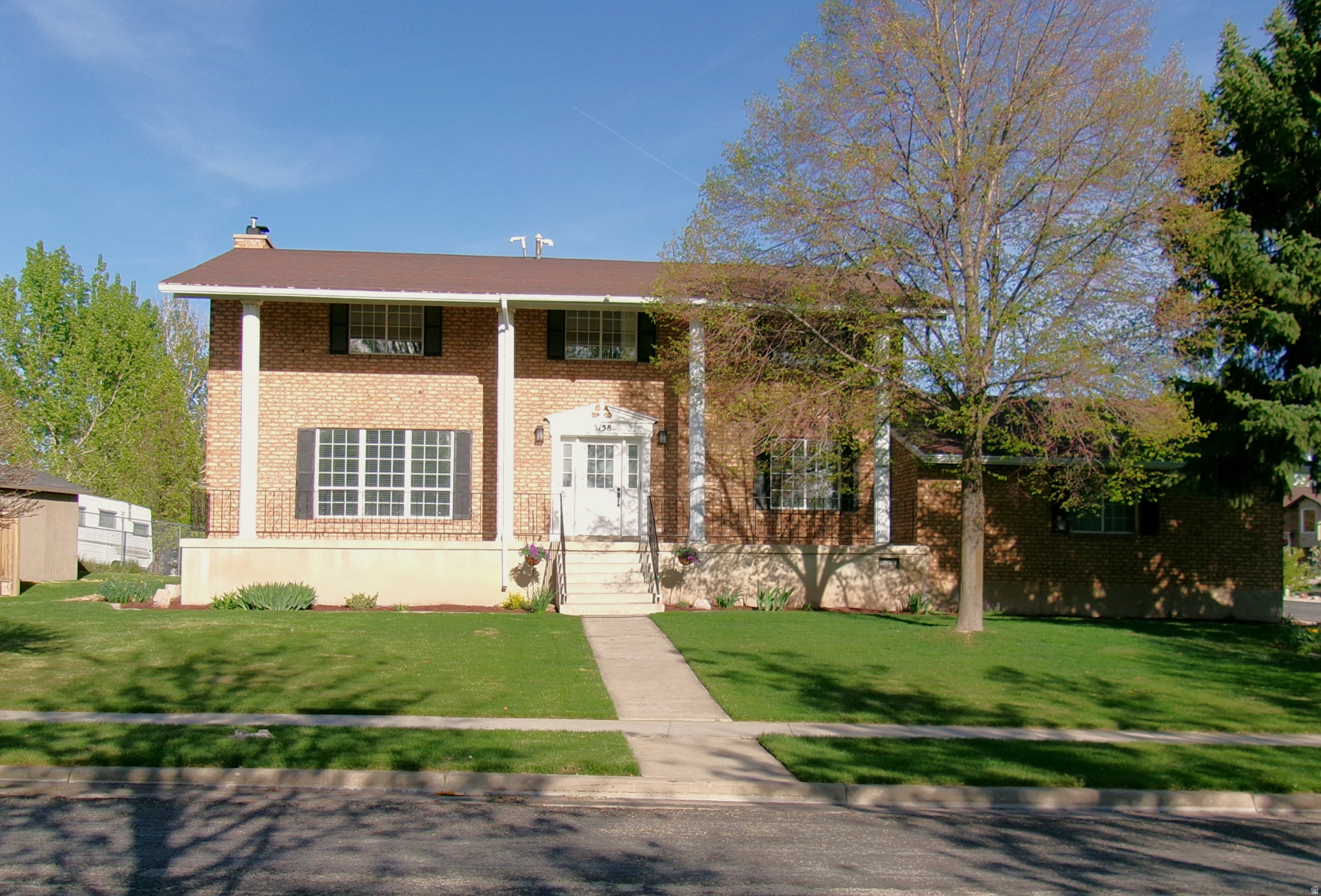 COUNTRY MEADOWS - Residential