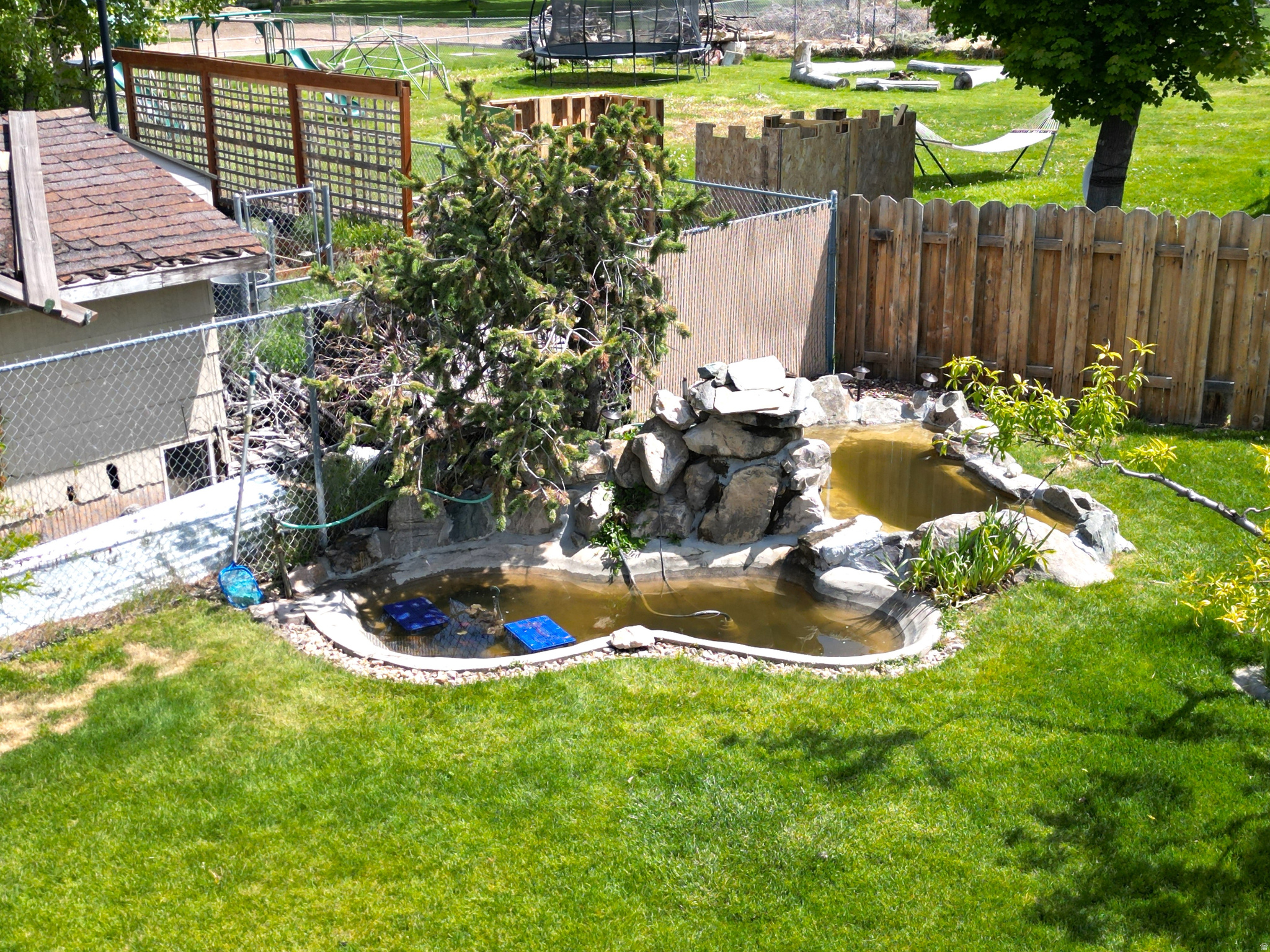 COUNTRY MEADOWS - Residential
