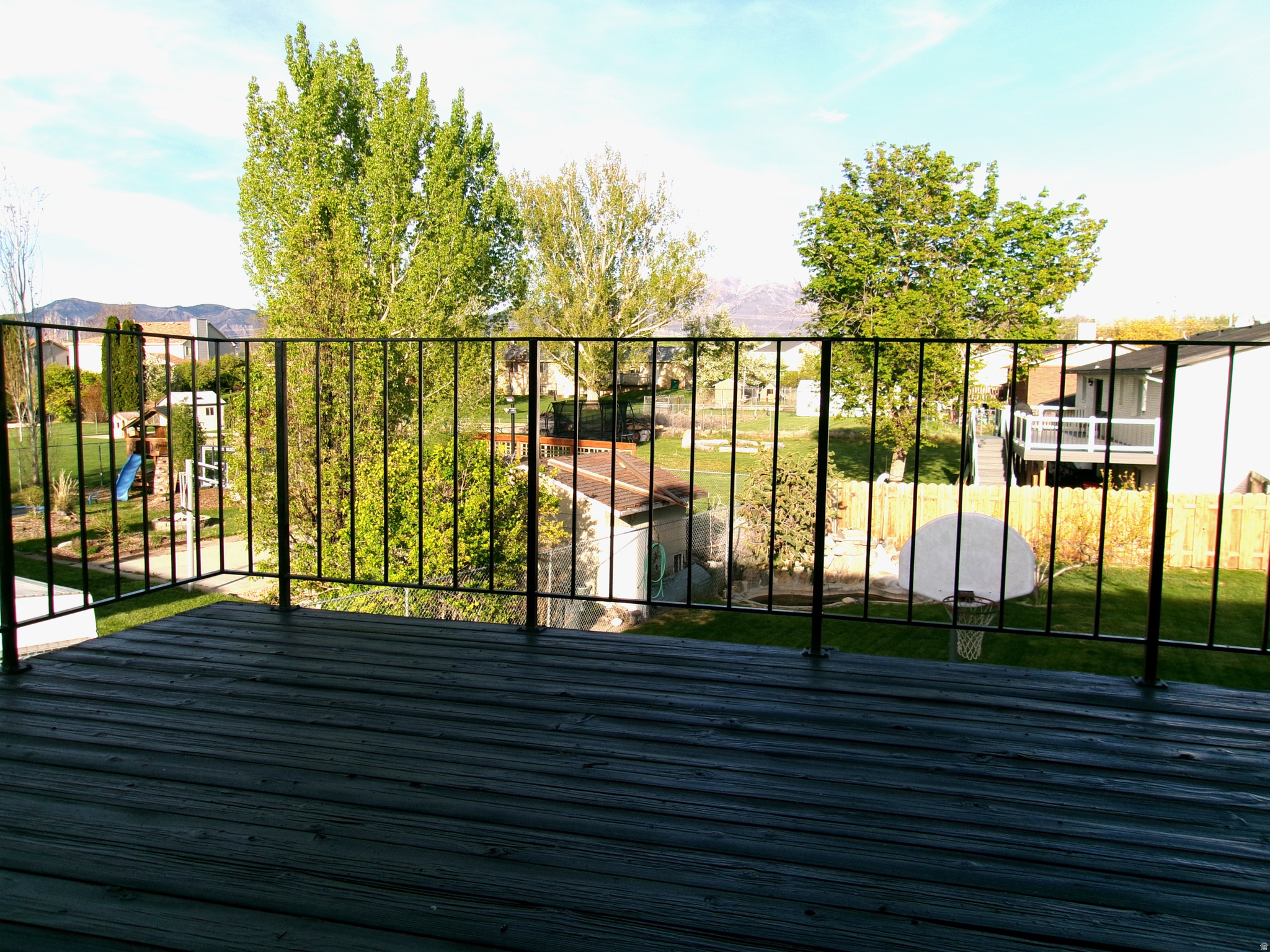 COUNTRY MEADOWS - Residential