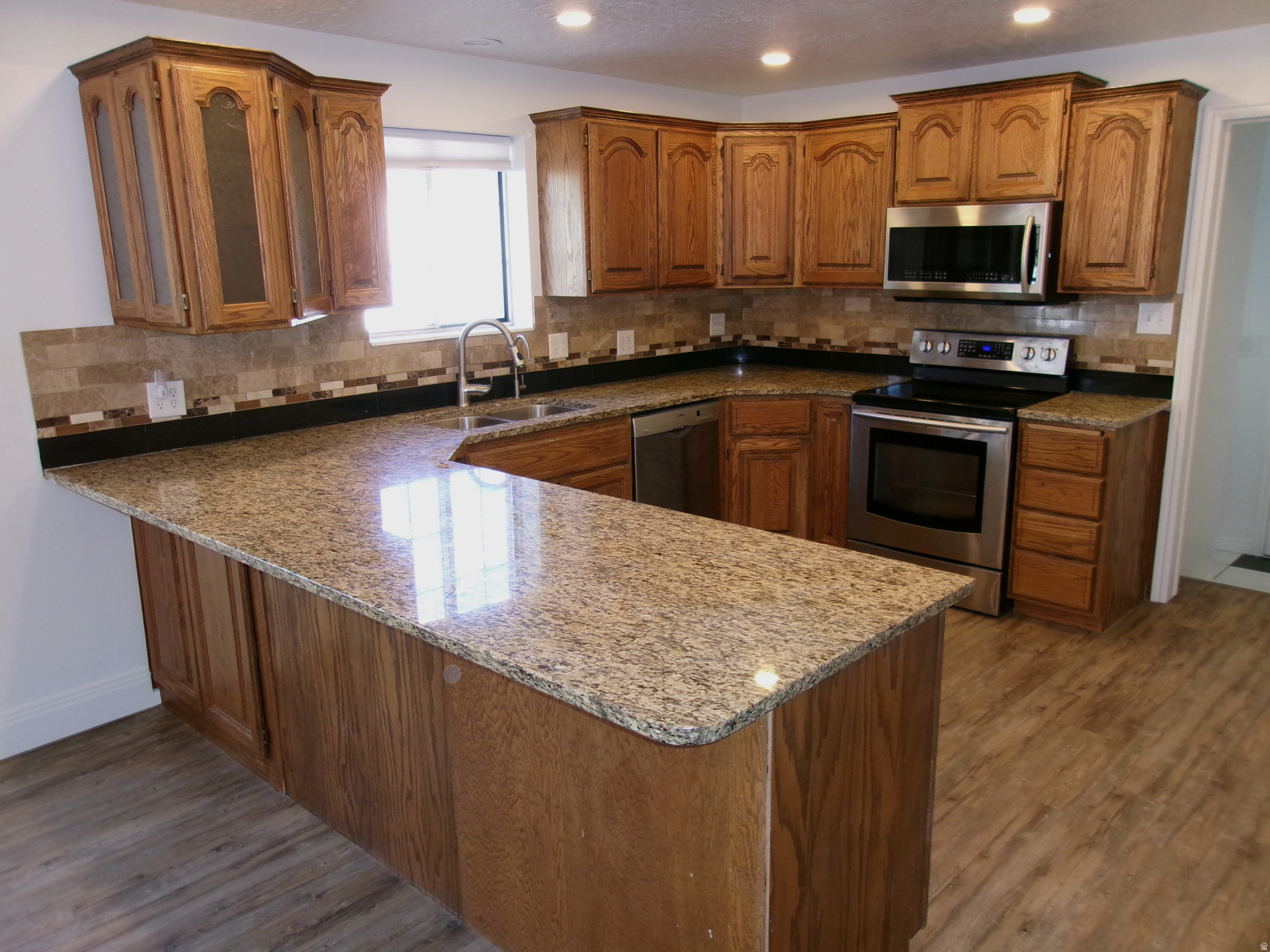 COUNTRY MEADOWS - Residential