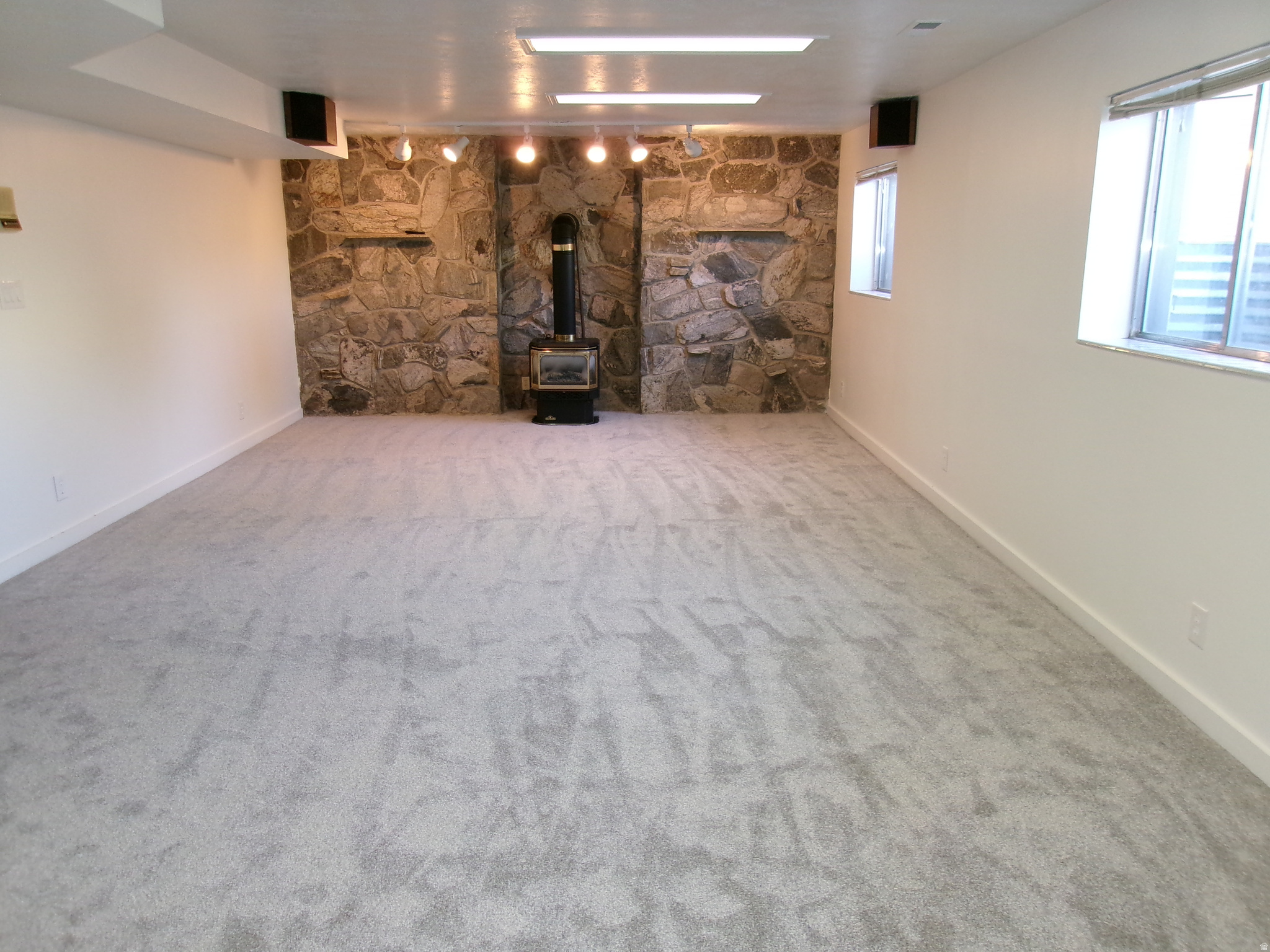 COUNTRY MEADOWS - Residential