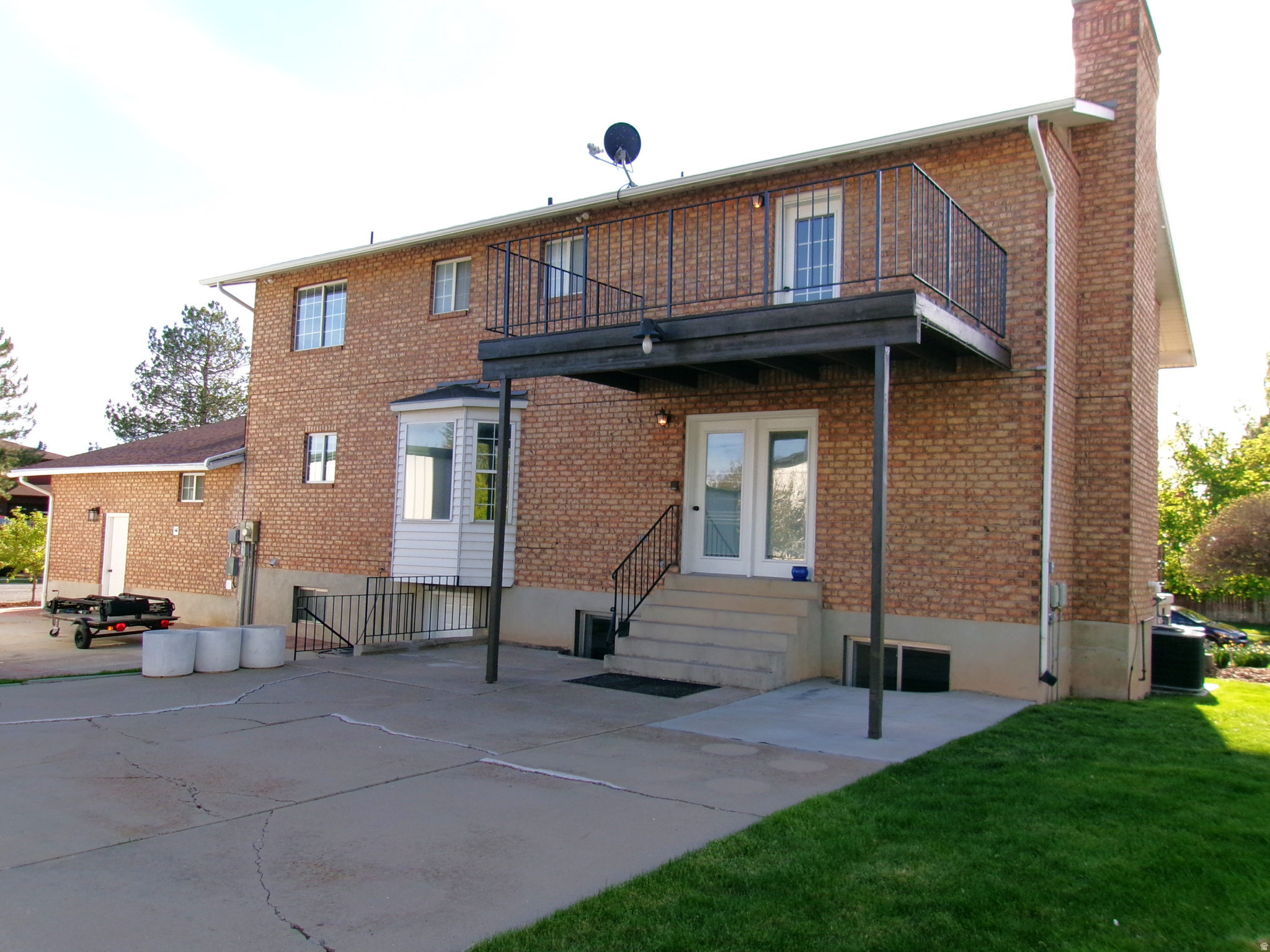 COUNTRY MEADOWS - Residential