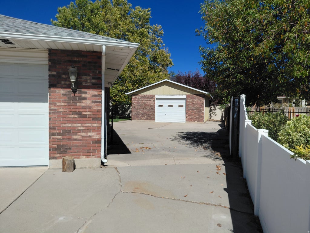 Photo of 10504 S HIGHLINE CIR, South Jordan, UT 84095 (MLS # 2184776)