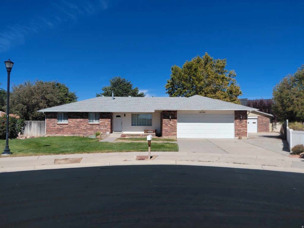 Photo of 10504 S HIGHLINE CIR, South Jordan, UT 84095 (MLS # 2184776)