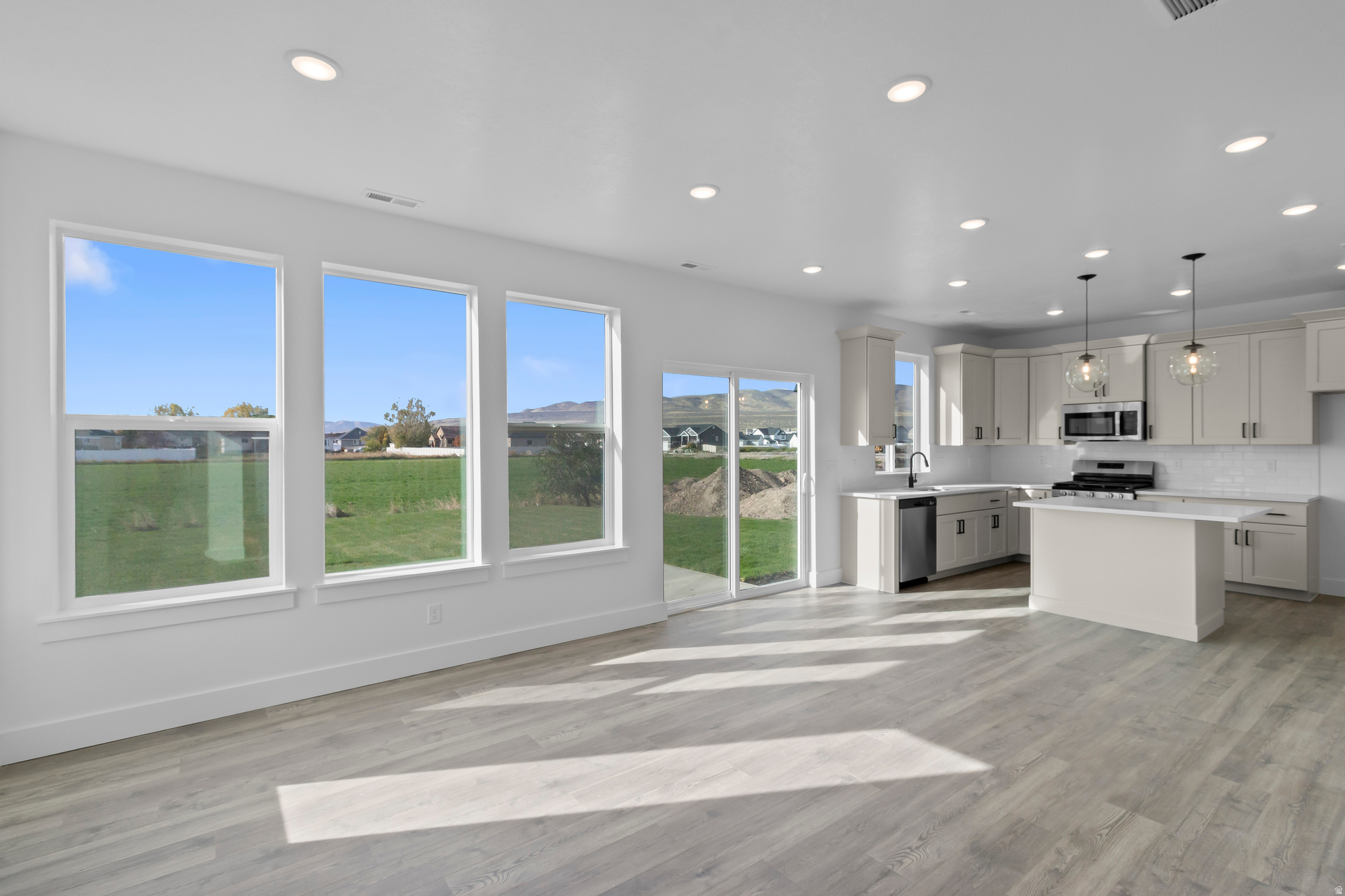 RIVERGATE - Residential