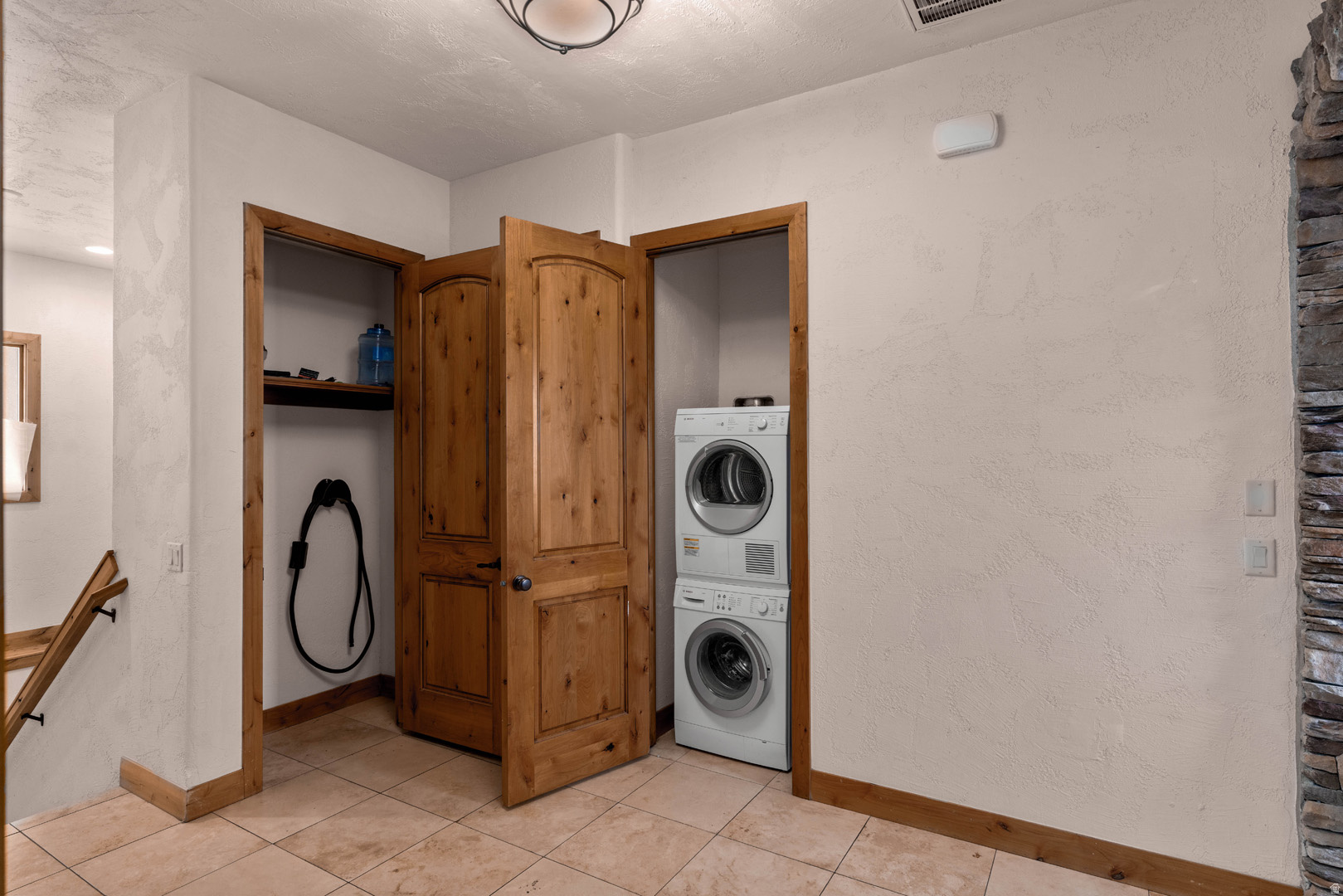 STONE CLIFF 9 - Residential