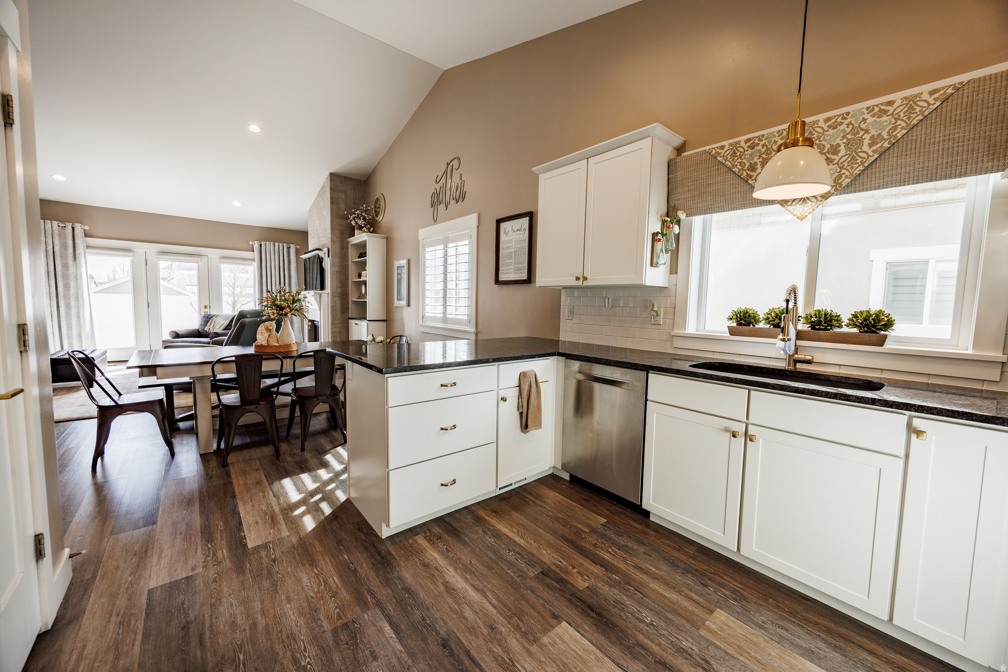 WINDSOR COVE - Residential Income