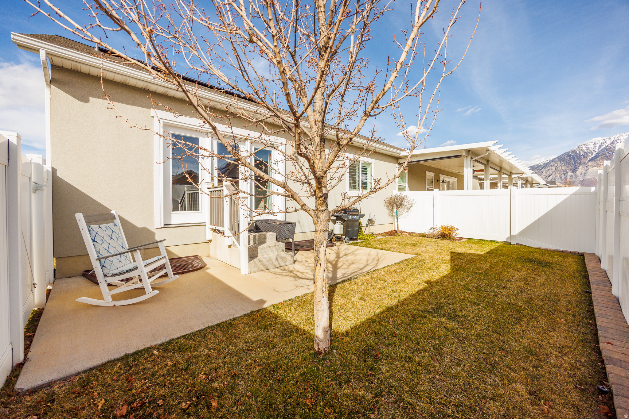 WINDSOR COVE - Residential Income