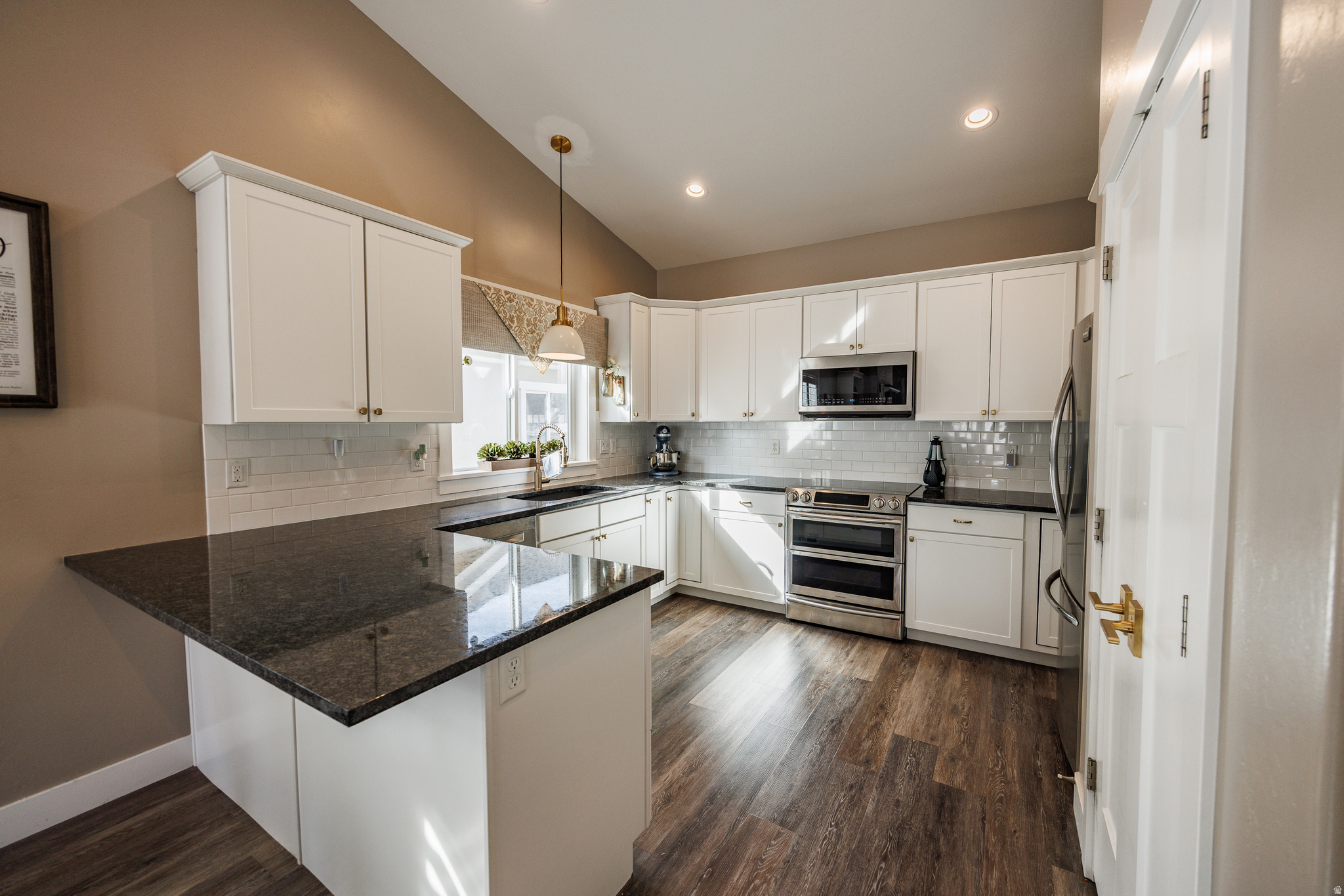 WINDSOR COVE - Residential Income