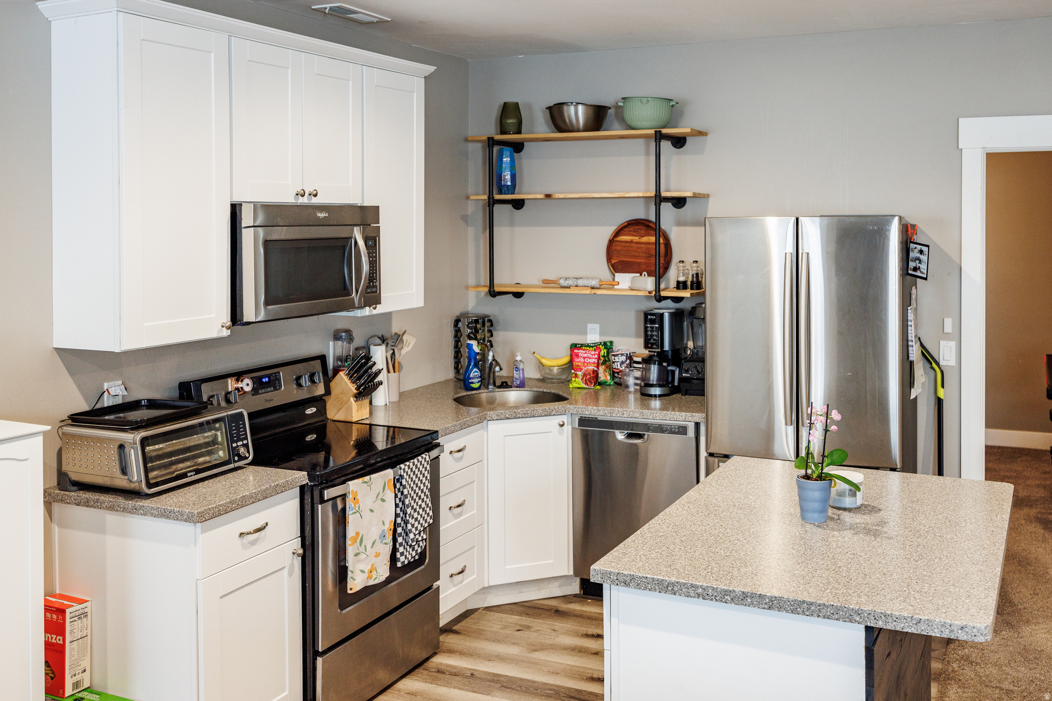 WINDSOR COVE - Residential Income