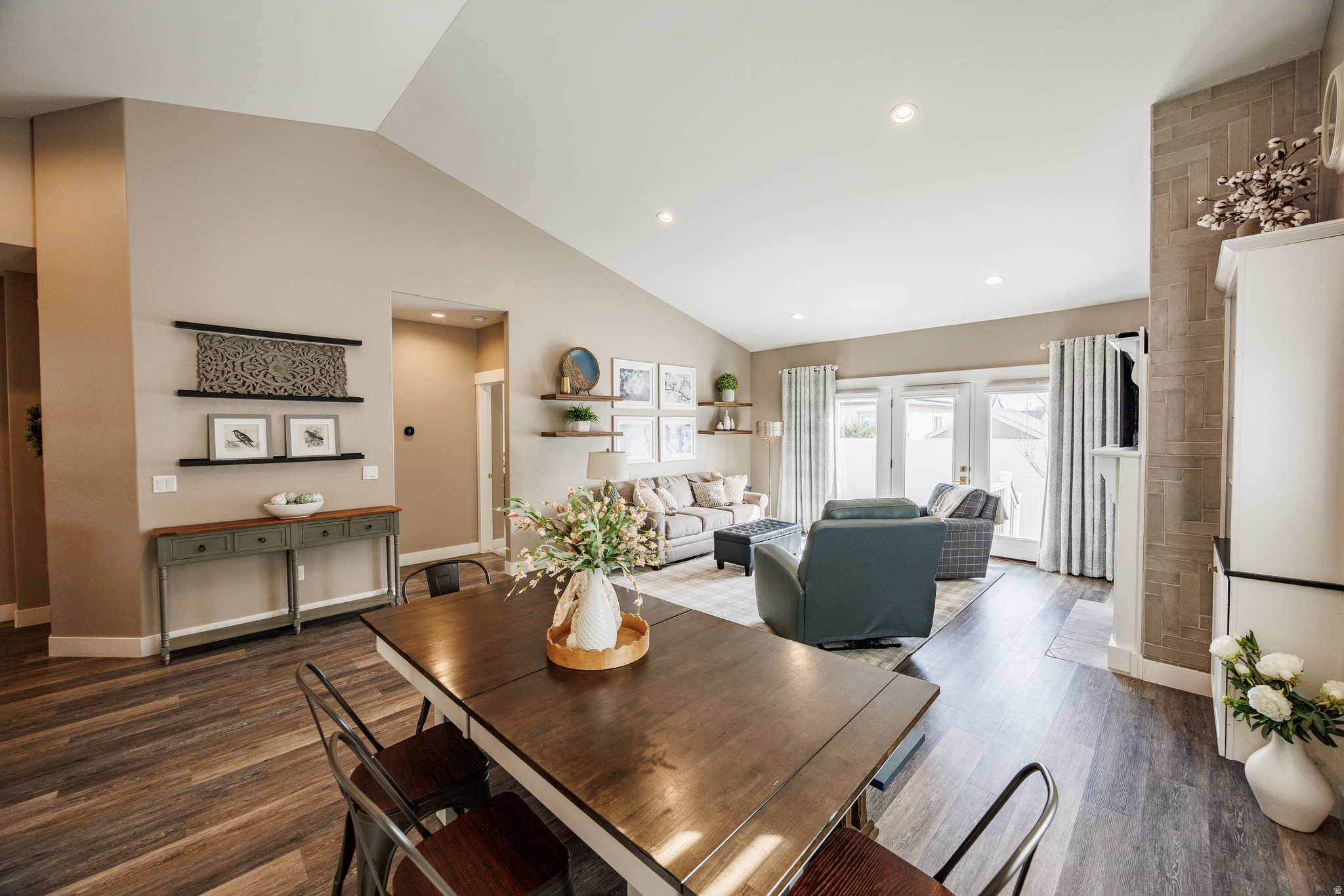 WINDSOR COVE - Residential Income