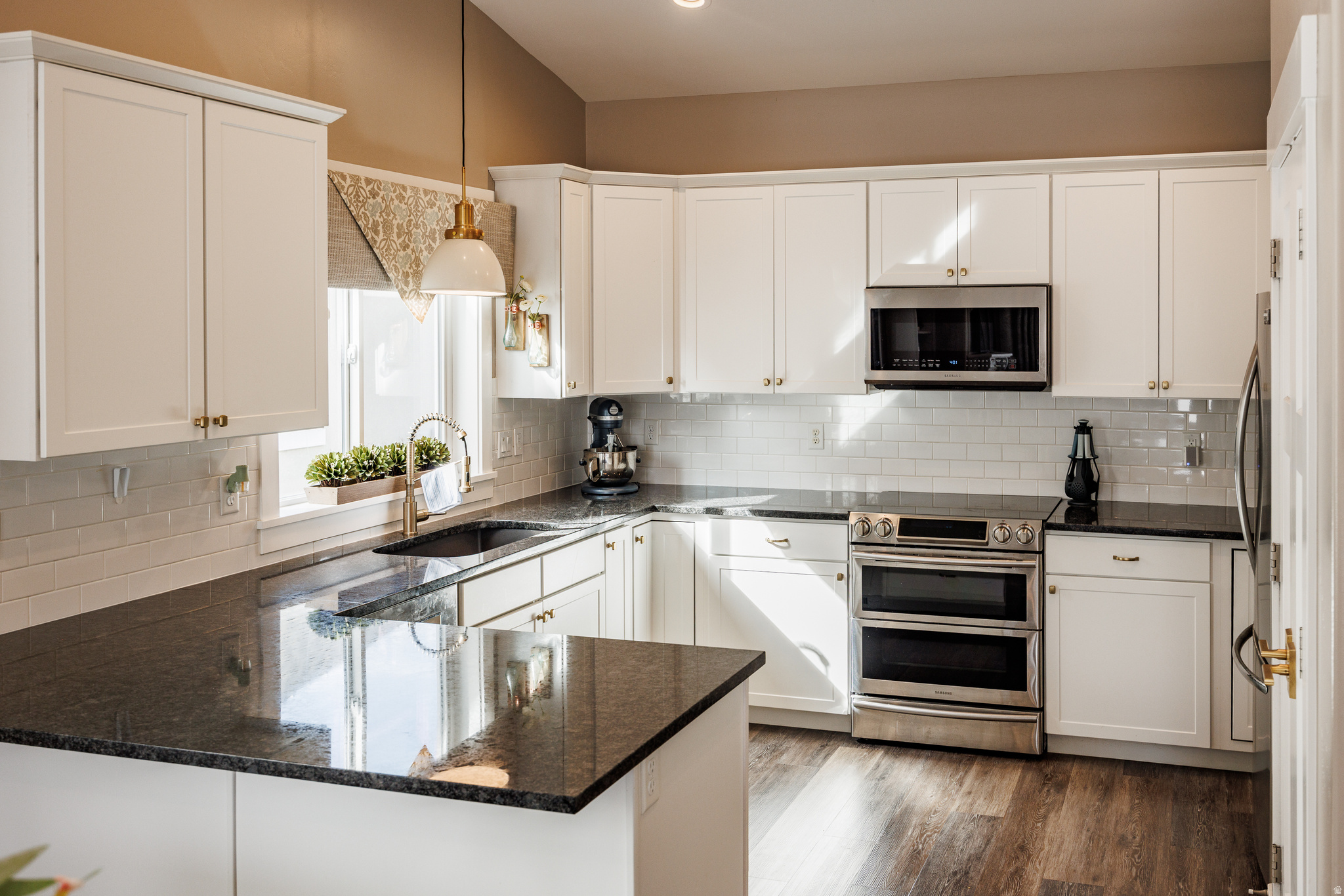 WINDSOR COVE - Residential Income